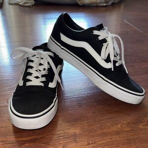 Classic Black Skate Sneakers with White Stripe - Men's
